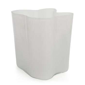 Alvar Aalto, a 3031 glass vase, signed Alvar Aalto - 3031.