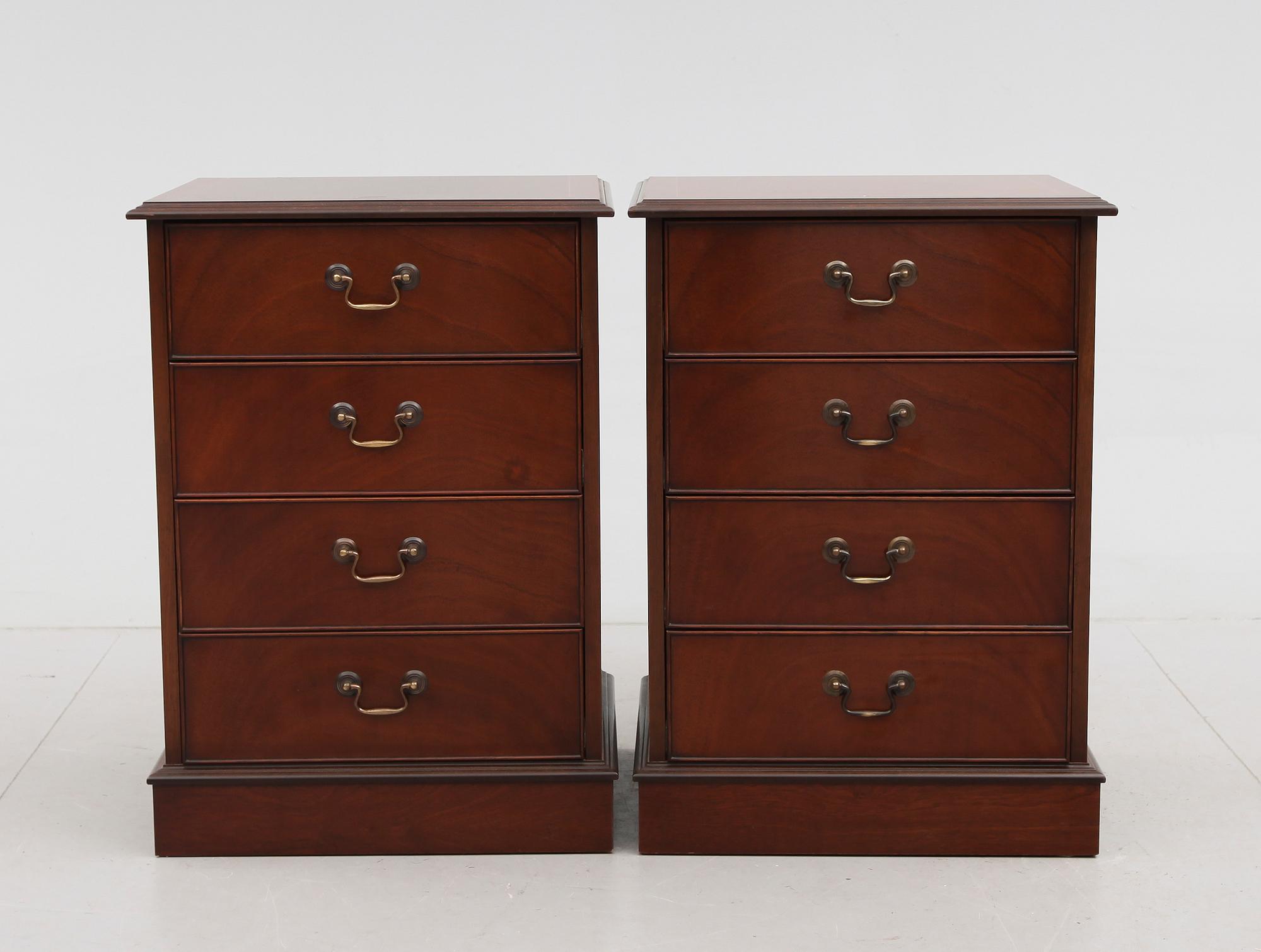 BYRÅER, 1 par, England, 1900-talets andra hälft.