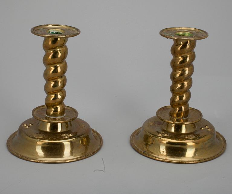 LJUSSTAKAR, ett par, mässing, barock-stil, 1900-talets början.