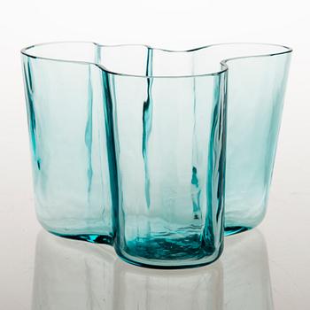 ALVAR AALTO, A '9750' vase Karhula Glassworks in production 1937-1949. Finland.