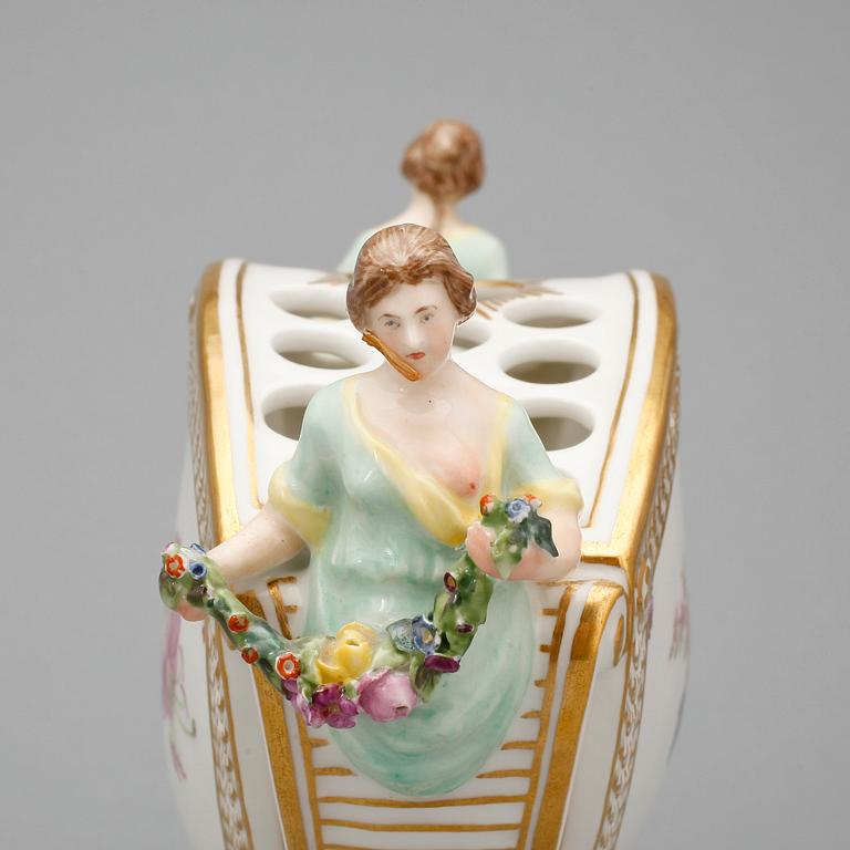 VASER, ett par, porslin, Royal Copenhagen, 1900-talets första hälft.