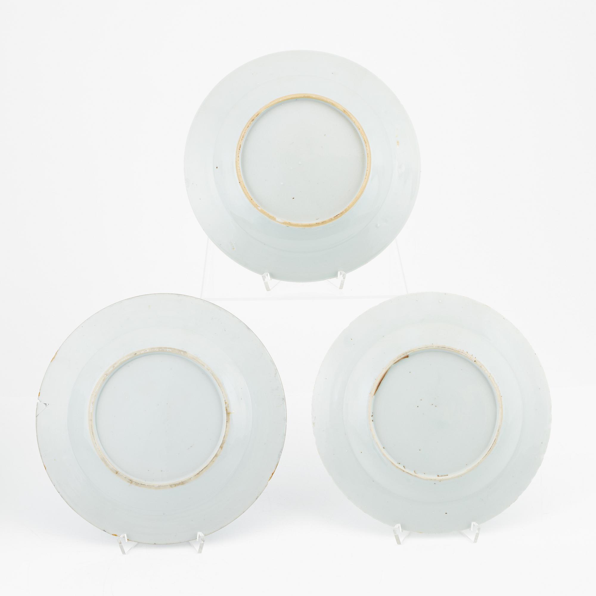 Fat samt tallrikar, sju stycken, kompaniporslin. Kina, Qingdynastin, Qianlong (1736-95).