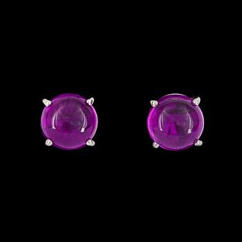 161. ÖRHÄNGEN, cabochonslipade ametister, tot. ca 8.39 ct.