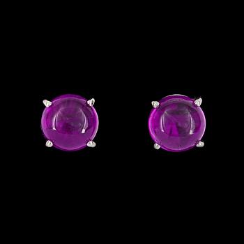 161. EARRINGS, cabochon cut amethysts, tot. app. 8.39 cts.