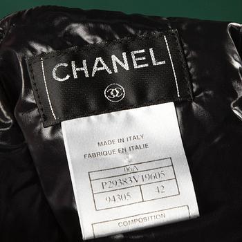 A skirt by CHANEL in size 42.