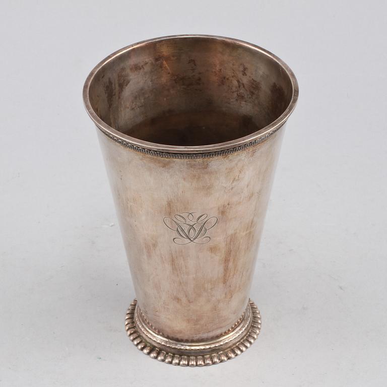 SILVERBÄGARE, otydlig mästarstämpel, Stockholm, 1939, vikt 275 g.