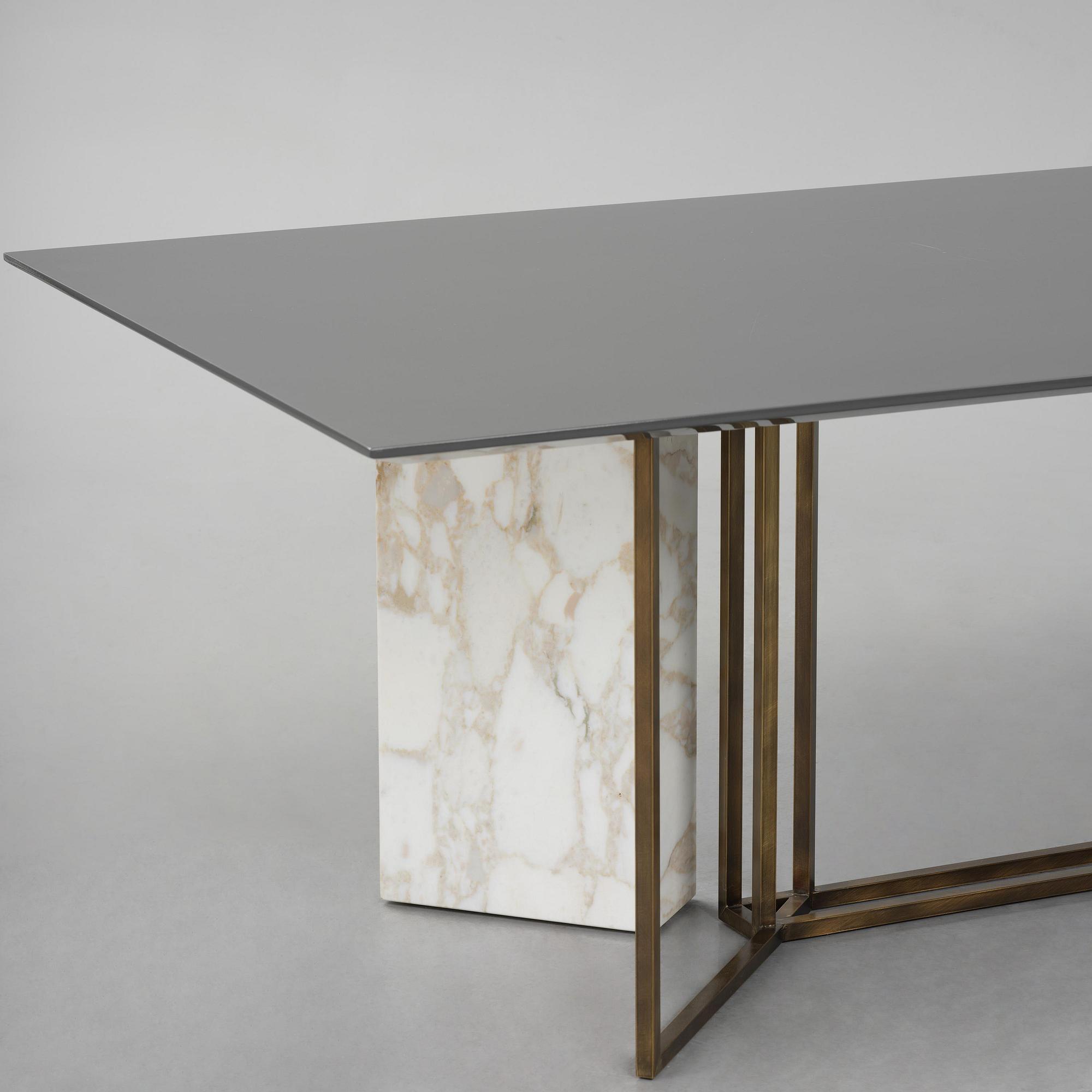 Andrea Parisio, matbord, "Plinto Rectangular", Meridiani, Italien, efter 2015.
