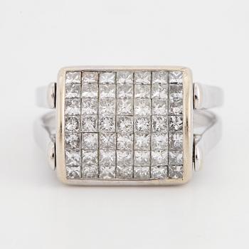 White gold, diamonds and sapphire ring.
