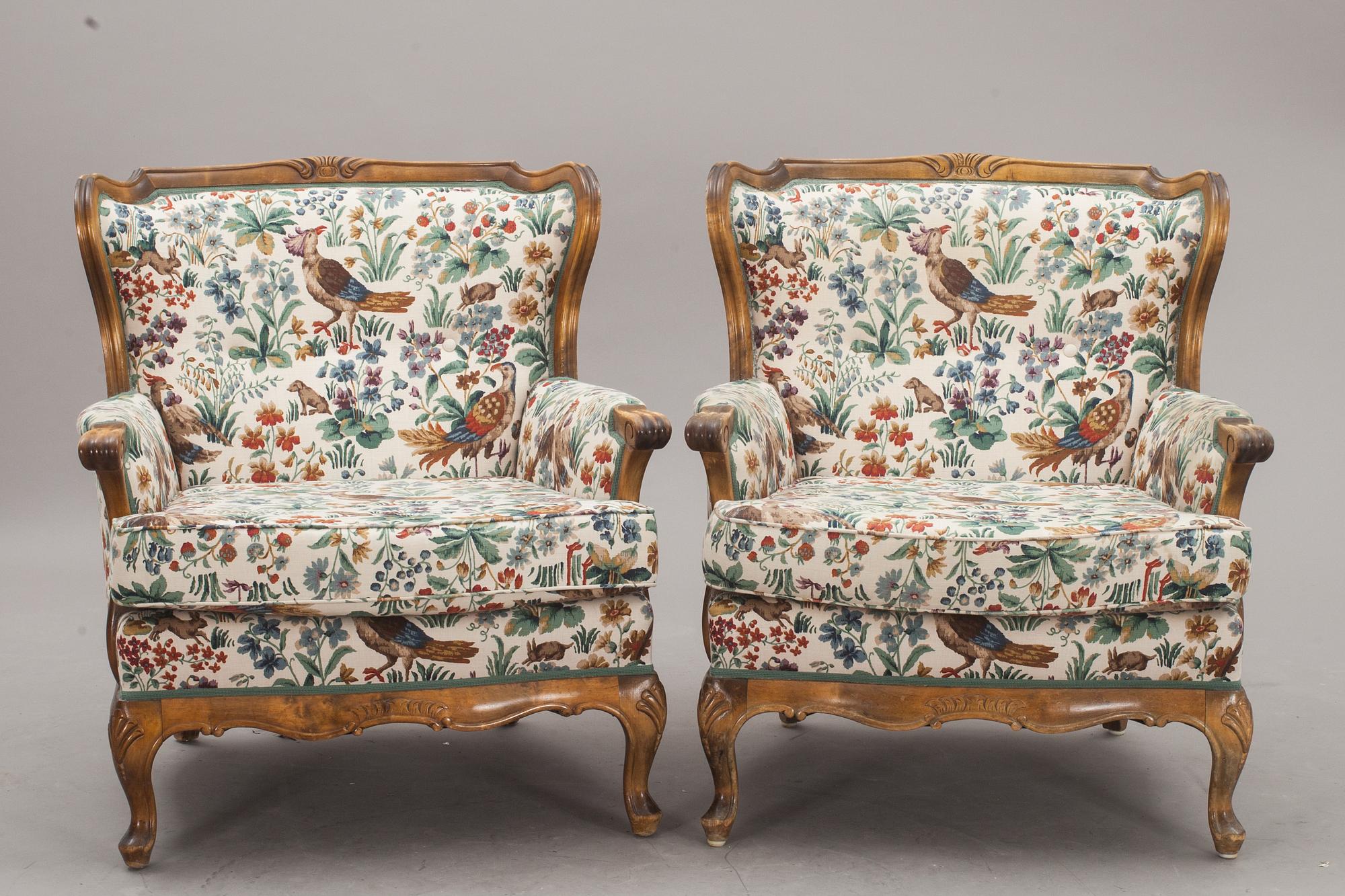 FÅTÖLJER, ett par. Chippendalestil. 1900-tal.