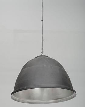 TAKLAMPA. Höjd 35 cm.