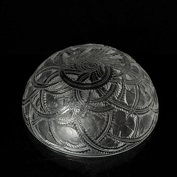 A glass bowl "Pinsons Finches", marked Lalique, France, 1940s.
