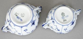 SOCKERSKÅLAR, ett par. "Musselmalet", Royal Copenhagen.