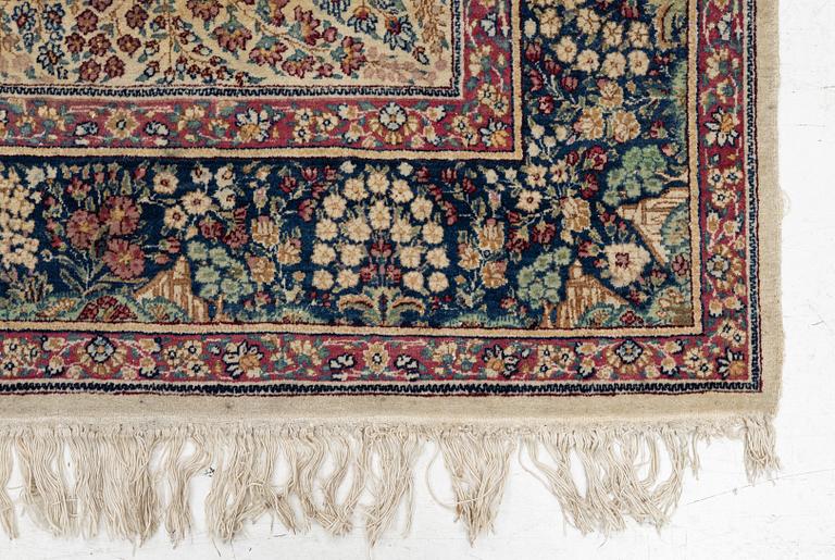 Rug, Kirman Millefleur, approx. 250 x 150 cm.