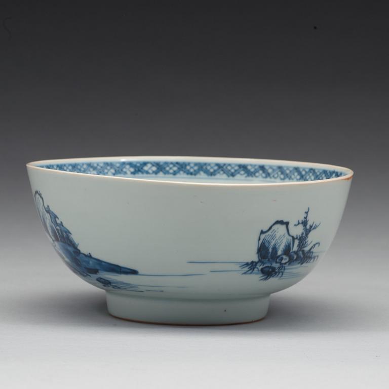 A blue and white bowl, Qing dynasty, Qianlong (1736-95).