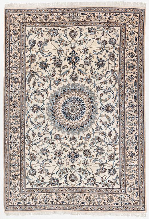 An Oriental carpet, approx. 354 x 243 cm.