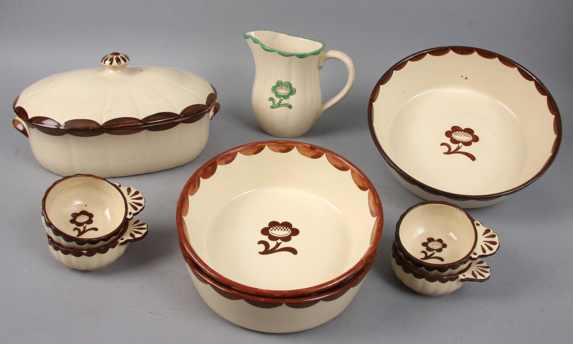 SERVISDELAR, 9 st, "Pyro Brun" samt "Pyro Grön", Wilhelm Kåge, Gustavsberg.