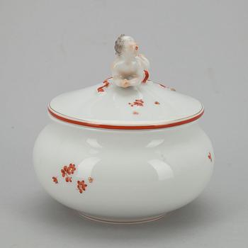 SKÅL MED LOCK, porslin, Meissen 1934-1972.