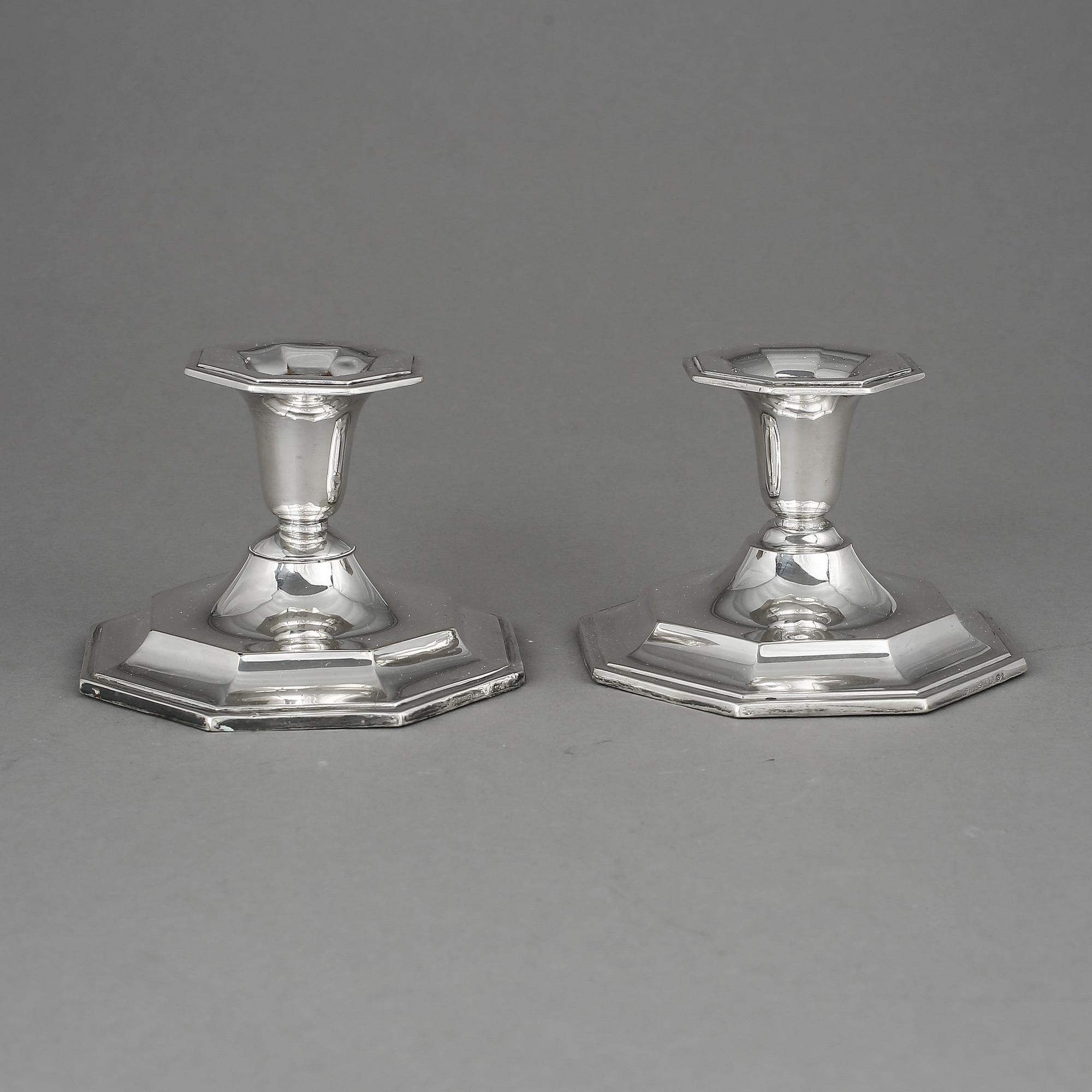 LJUSSTAKAR, ett par, silver, svenska importstämplar, 1900-tal.