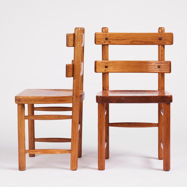 Axel Einar Hjorth, a pair of "Sandhamn" pine chairs, Nordiska Kompaniet, 1929.