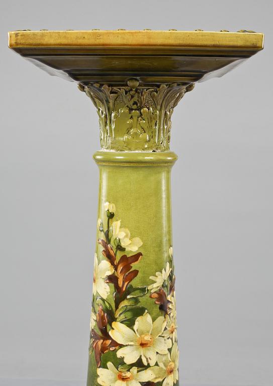 PIEDESTAL, majolika, omkring 1900.