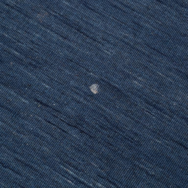 A loomed carpet, ca 400 x 300 cm.