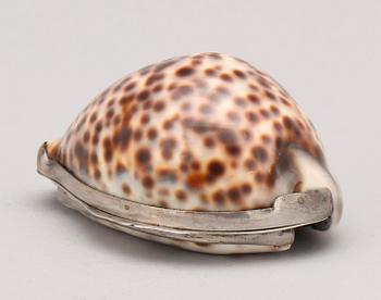 DOSA, snäcka samt silver, Carl Henrik Forssman, Nyköping, 1890.