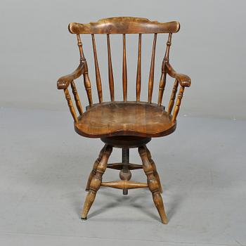 SKRIVBORDSSTOL, 1900-talets första hälft.