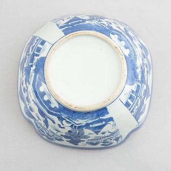 Eleven pieces of Chinese blue and white porcelain, Qing dynasty, 18th-19th century.