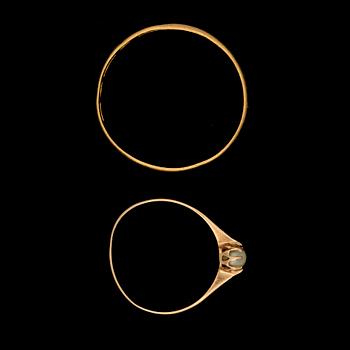 RINGAR, 2st, 23k resp 18k guld. Vikt 4 resp 0,9g.