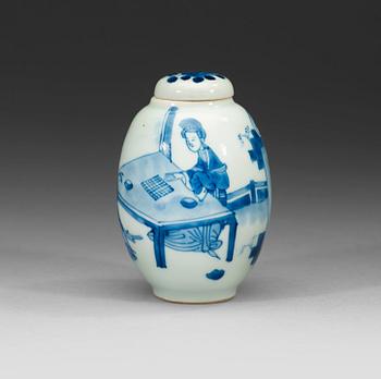 17. A blue and white tea caddy with cover, Qing dynasty Kangxi (1662-1722).