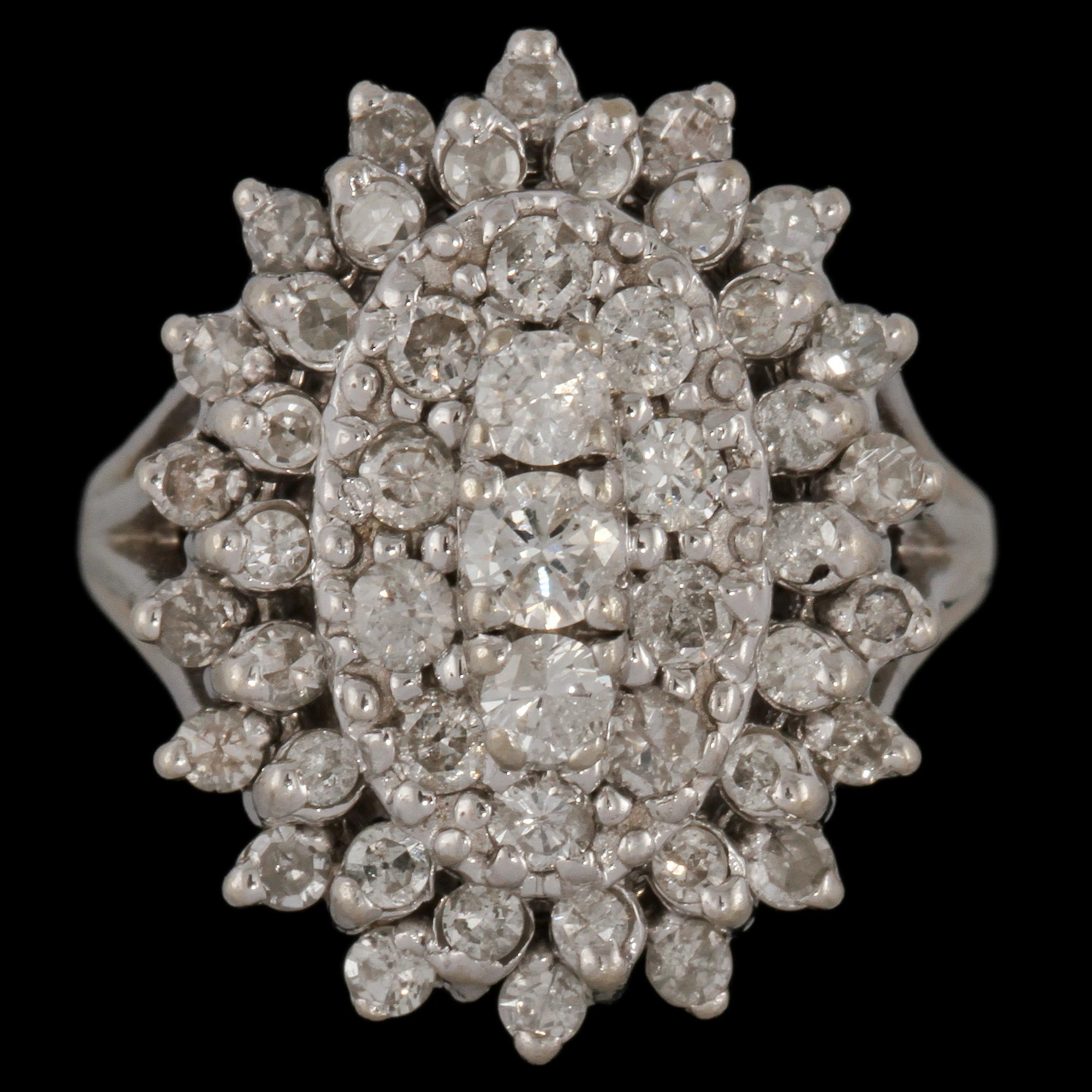 RING, 14k vitguld med briljant och åttkantslipade diamanter, totalt ca 1.75 ct. Vikt 10g.