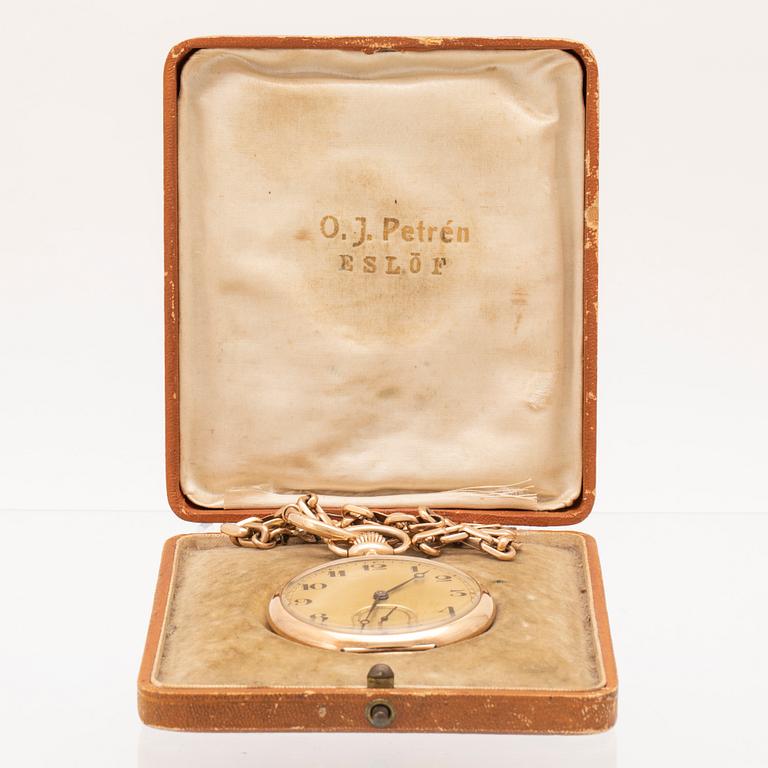 A 14K gold pocket watch, 47 mm.