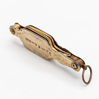 Lornjetti, kullattua hopeaa, metallia, Bernt Wilhelm Dahlström, 1848.
