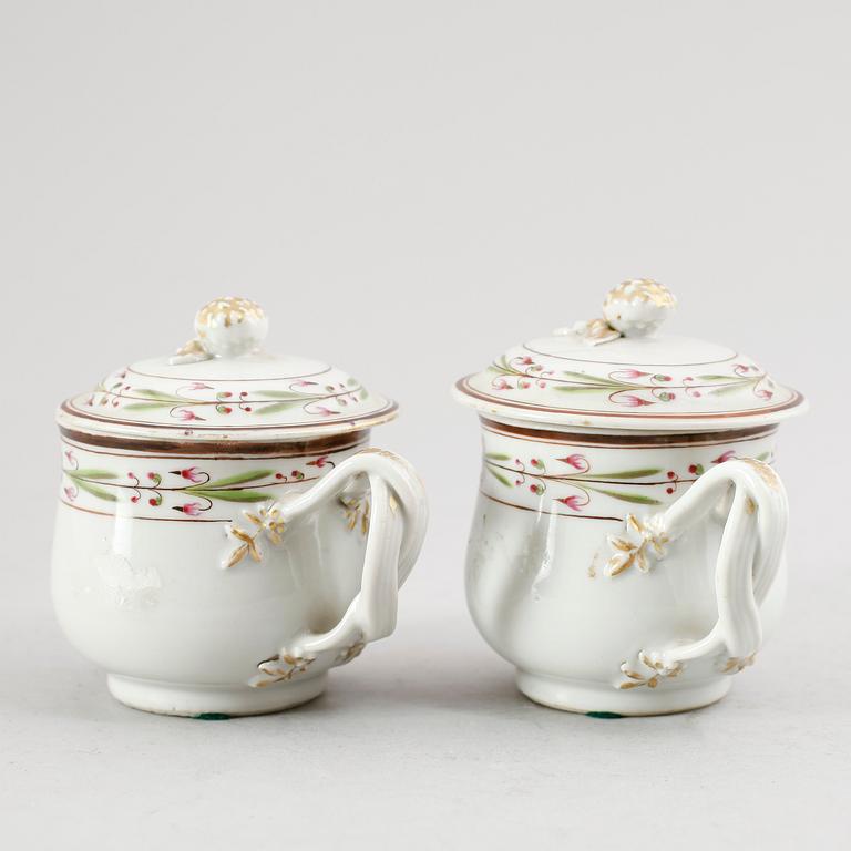 CREMEKOPPAR, 1 par, porslin, Kina, Qianlong 1736-1795.