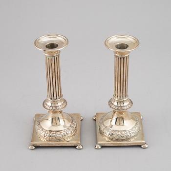 Silver candelsticks.