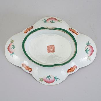 TAZZA / SKÅL PÅ FOT, porslin, Kina, 1800-talets slut.