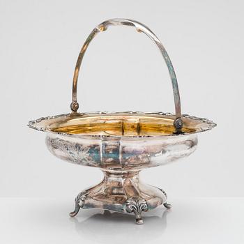 A parcel-gilt footed sweetmeat basket, Auran Kultaseppä oy, Turku 1948.