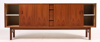 SIDEBOARD, "Arild", Nils Jonsson för Troeds, Bjärnum, 1900-talets tredje kvartal.