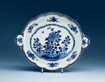 1702. A blue and white tray, Qing dynasty, Qianlong (1736-95).