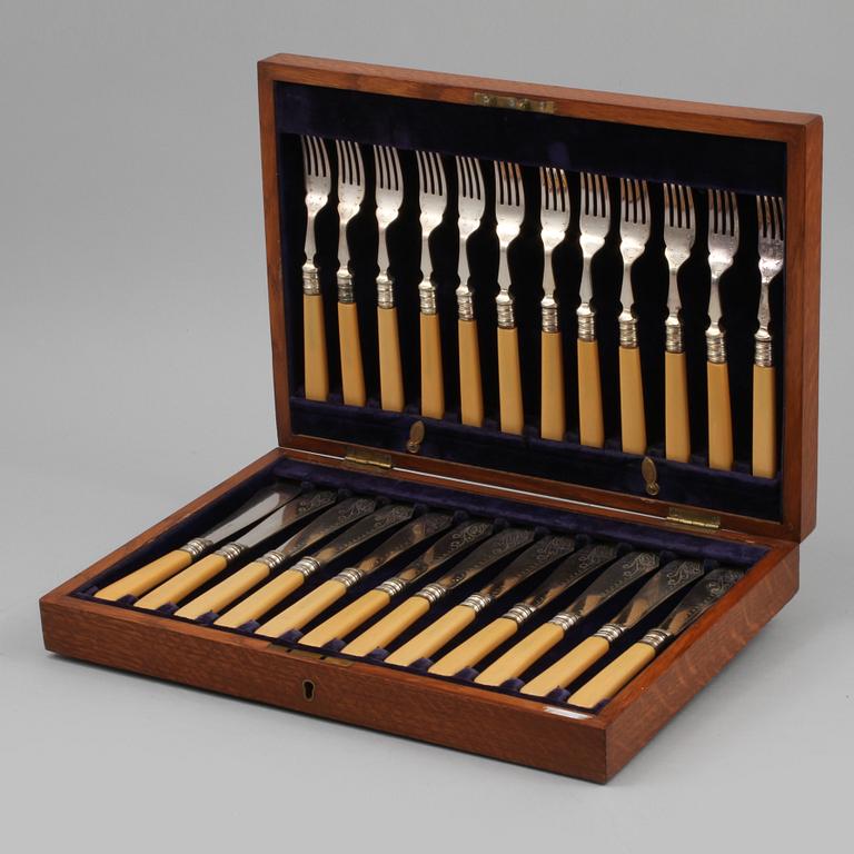FISKBESTICK, 24 st, nysilver, England, 1900-talets första hälft.
