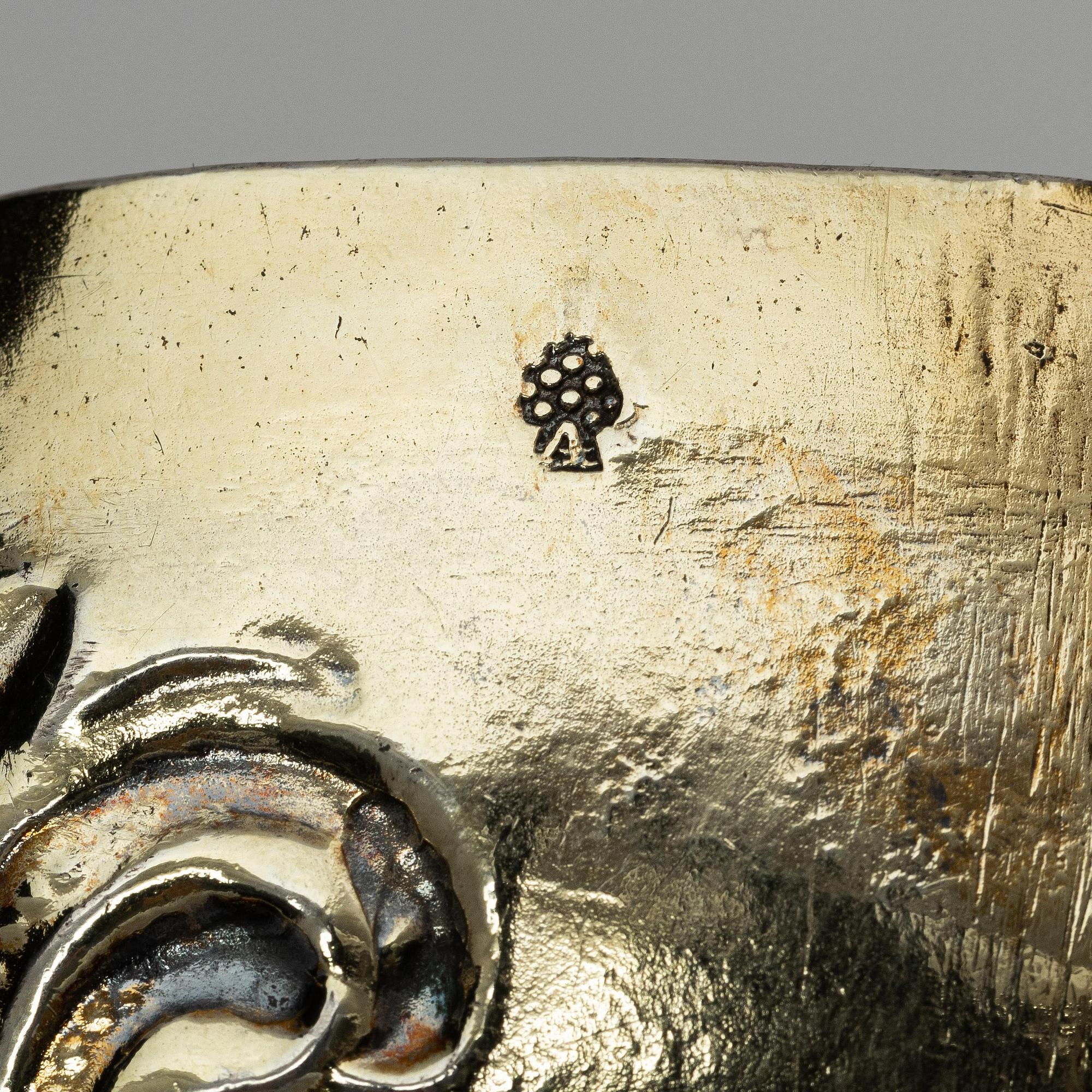 Konfektskål, förgyllt silver. Otydlig mästarstämpel, möjligen Theodor Menth (verksam 1685-1700), Augsburg. Barock.