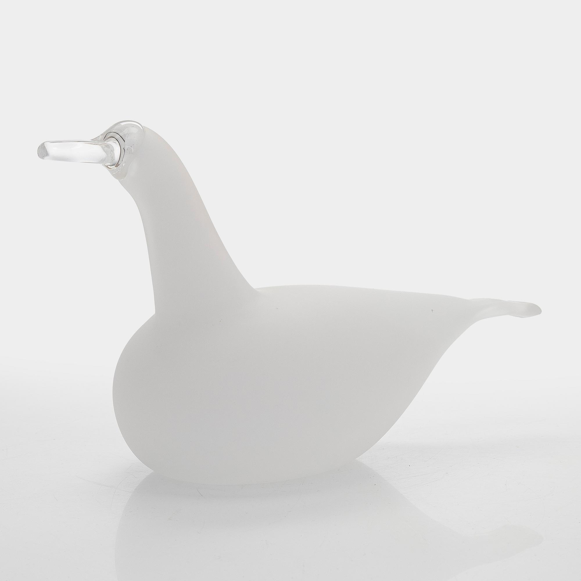 Oiva Toikka, a "Swan" glass bird, signed Villijoutsen Oiva Toikka Nuutajärvi 672/750.