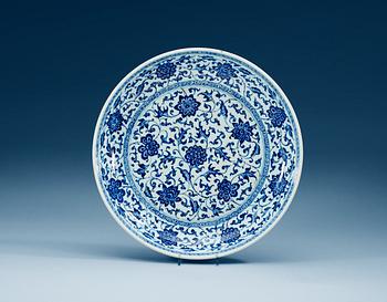 1699. A blue and white charger, Qing dynasty, 18th Century.