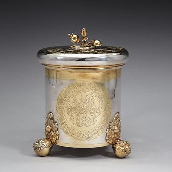 A Baltic late 17th century/early 18th century parcel-gilt tankard, marks of Israel Caroli, Riga (1691-1709).