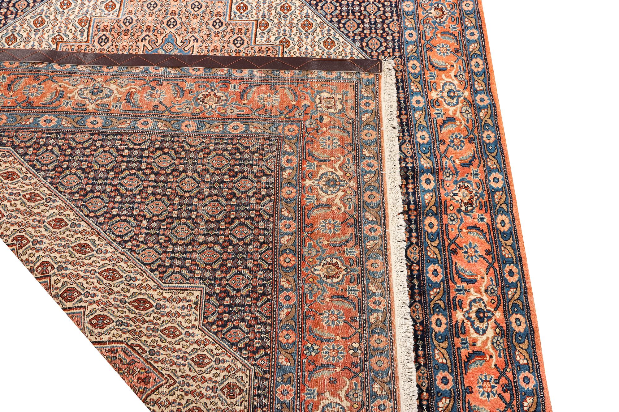 Matta, Antik Senneh, ca 221 x 170 cm.