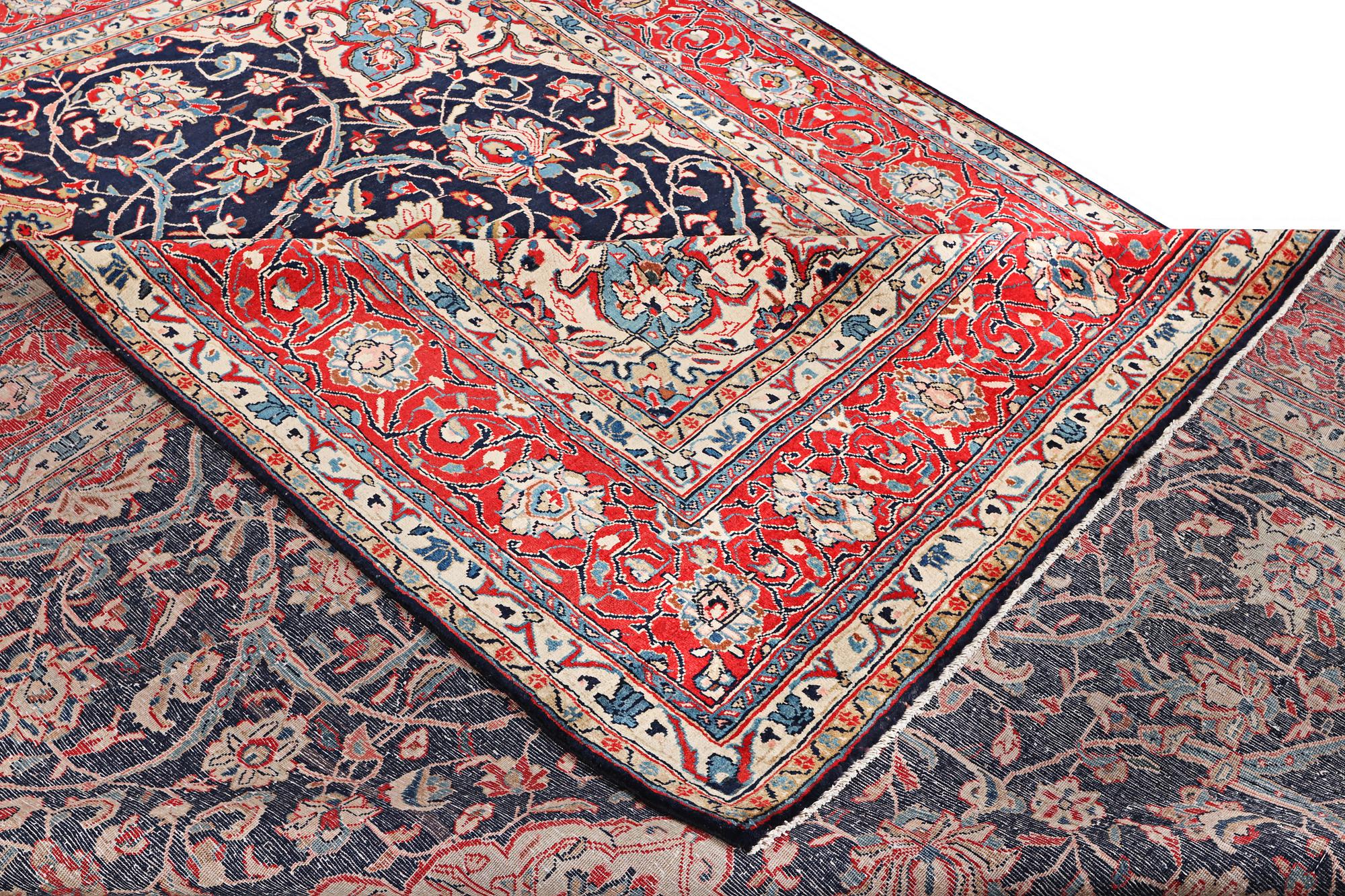 A Mahal carpet c. 375 x 263 cm.