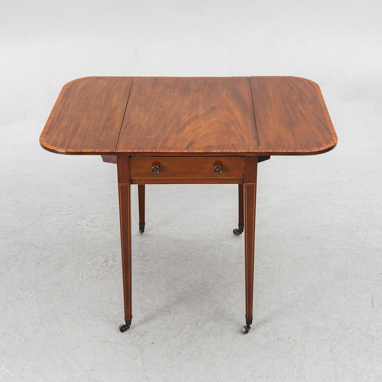 Pembroke table, England, 19th century.