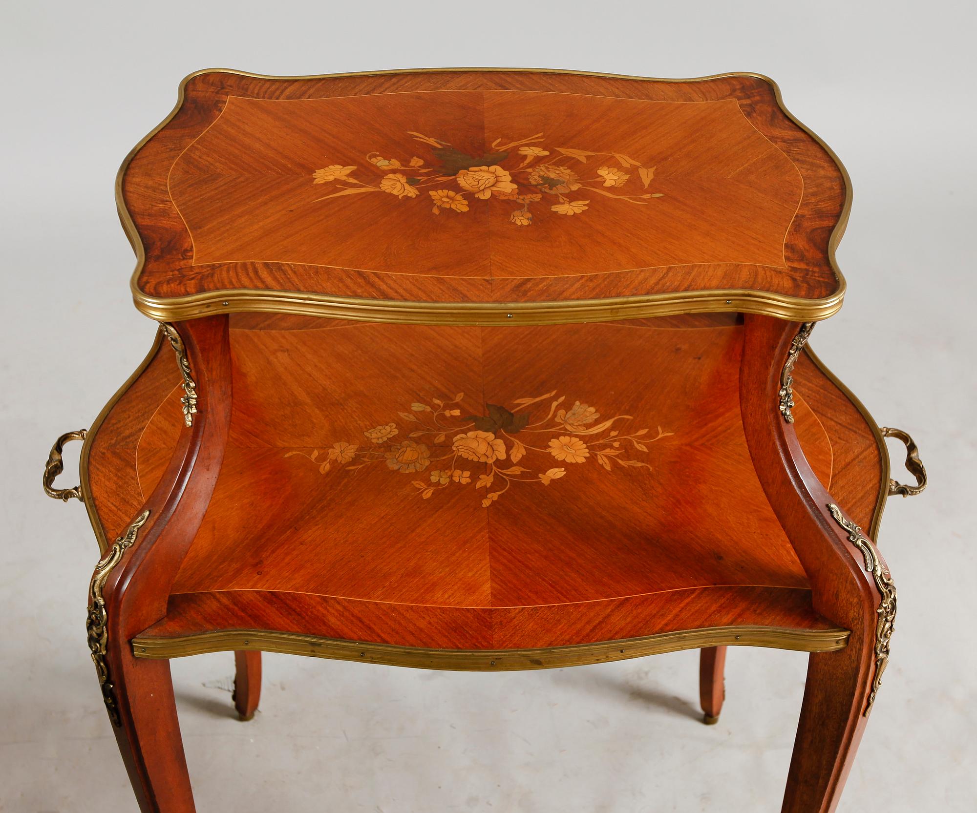 ETAGEBORD, fransk rokokostil, 1900-talets första hälft.