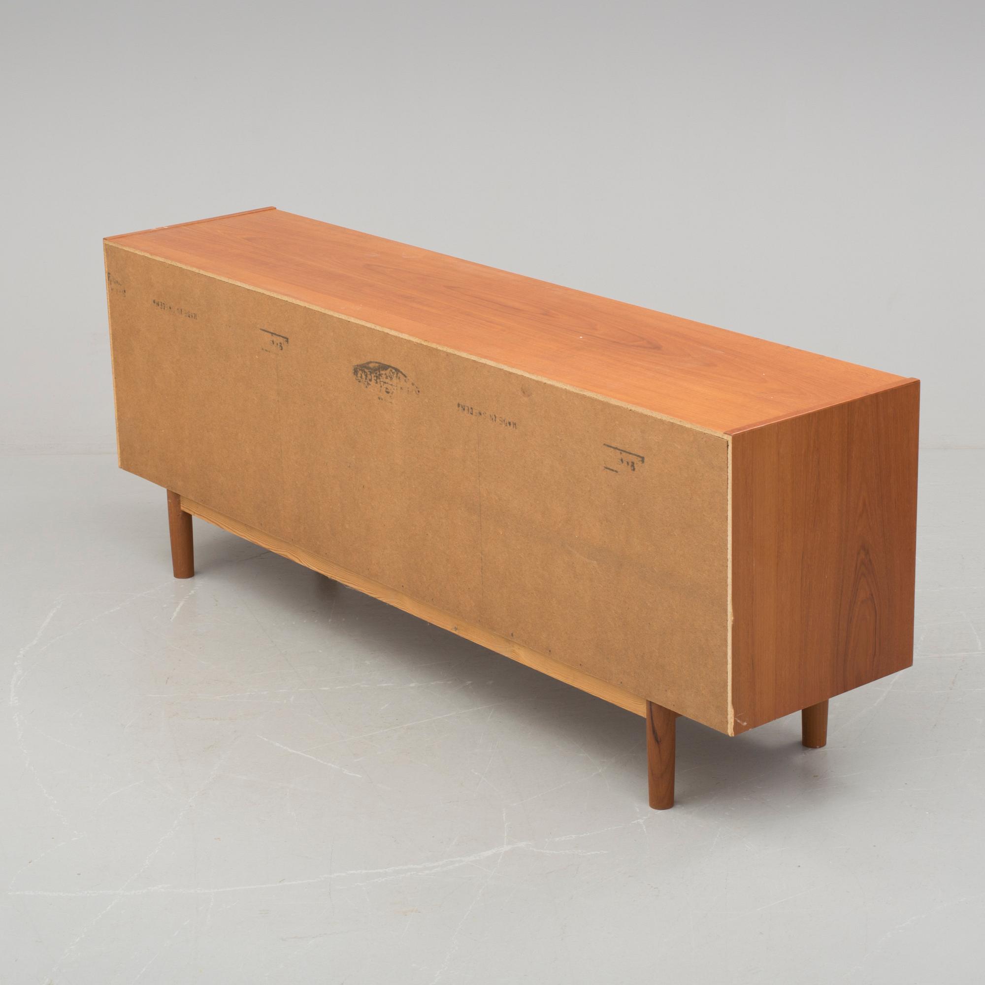 SIDEBOARD, "Trio", Nils Jonsson, Troeds, 1900-talets andra hälft.