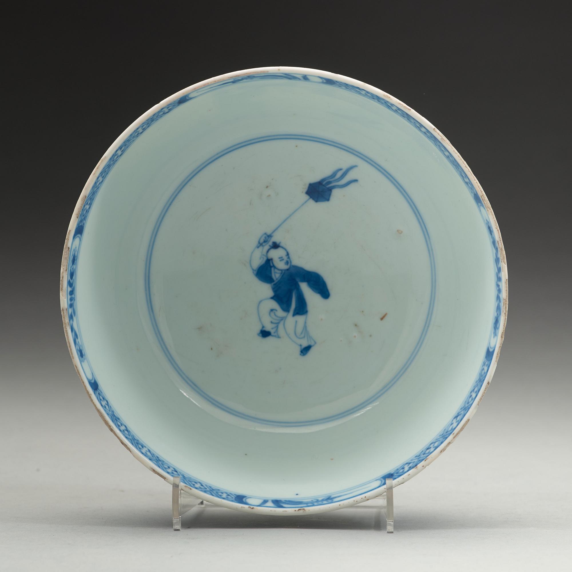 SKÅL, porslin. Qing dynastin, 1700-tal, med Yongzheng sex karaktärers märke.